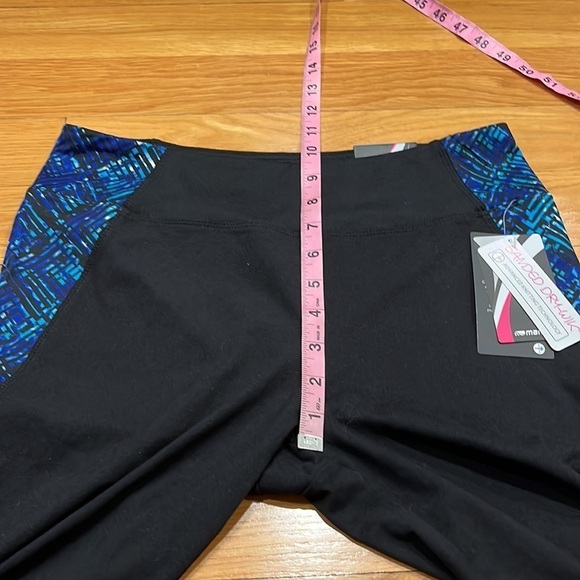 NWT Marika  tek Capri pants size large . - Picture 6 of 10